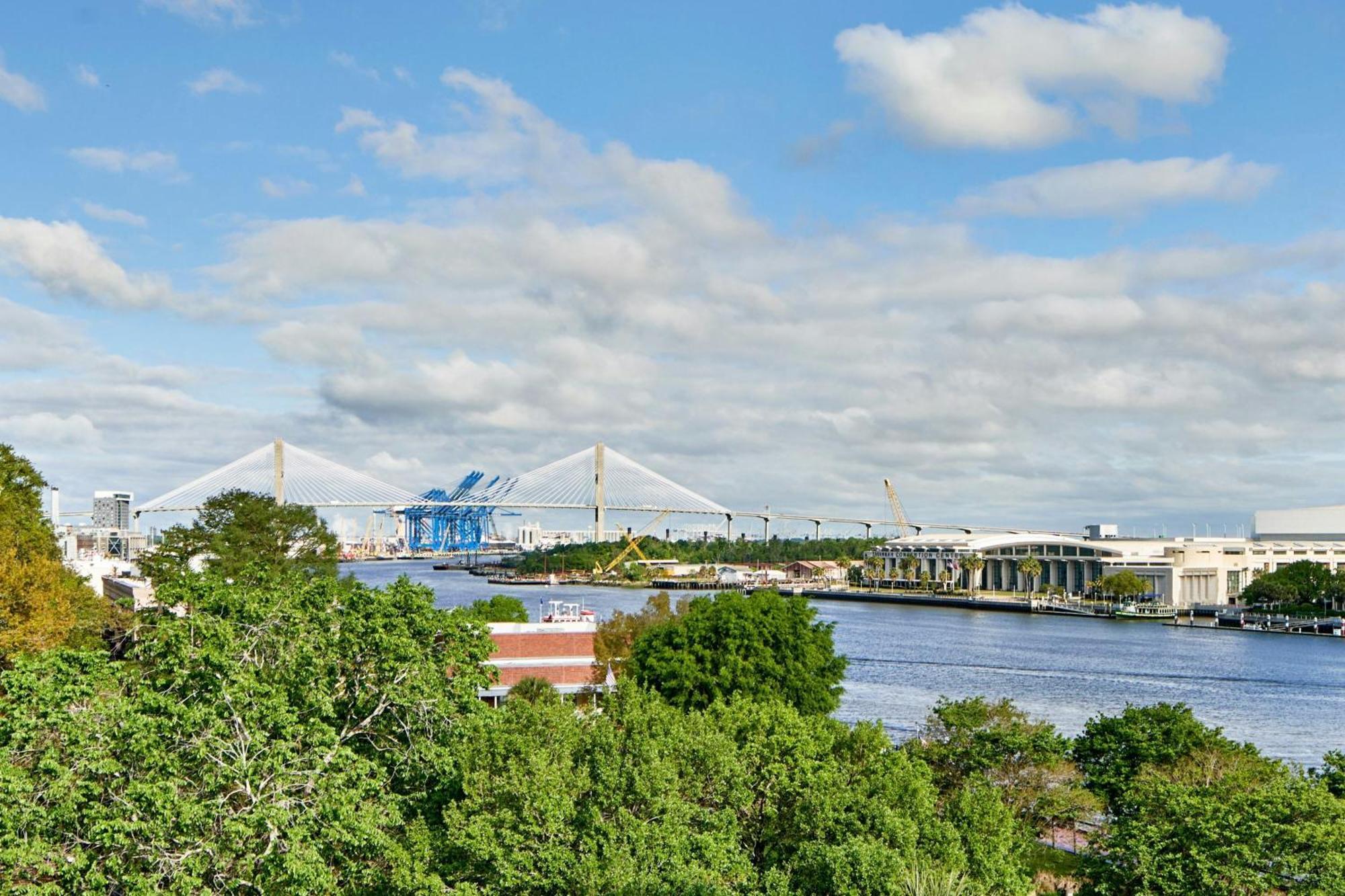 Ac Hotel Savannah Historic District Екстериор снимка